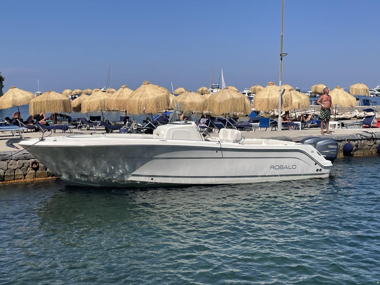 Robalo R300