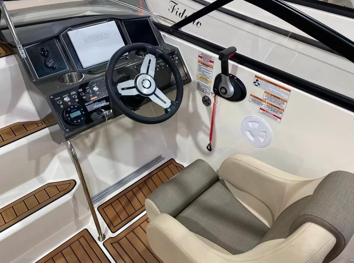 Bayliner VR5 Cuddy