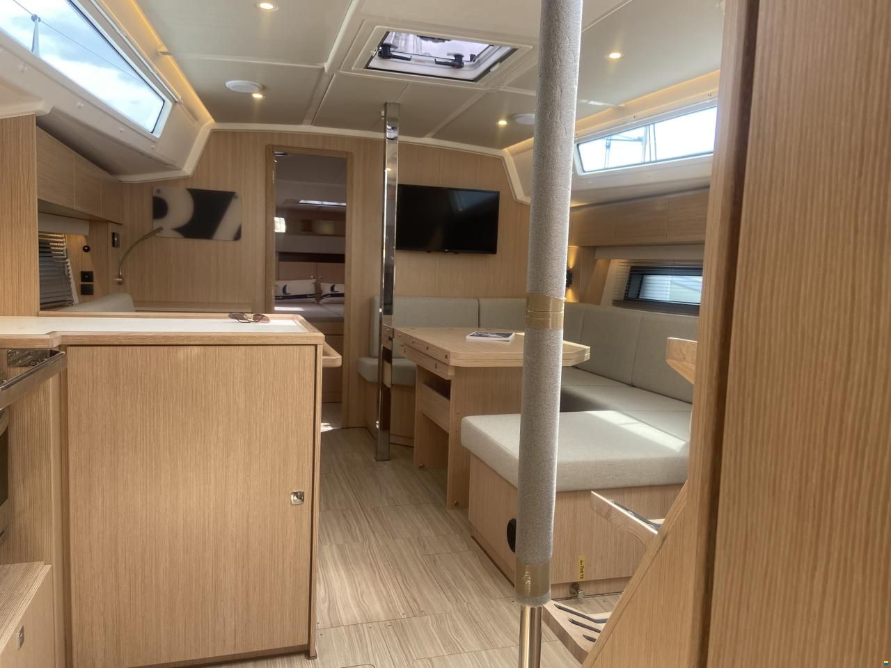 Bavaria C 42