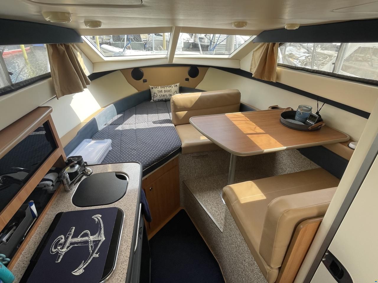 Bayliner Discovery 246