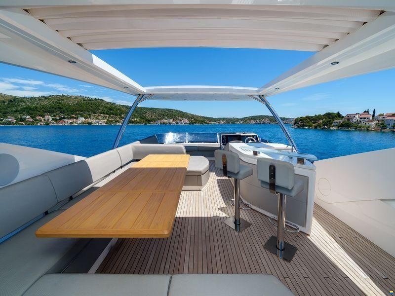 Sunseeker 76 Yacht