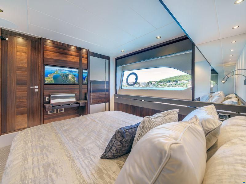 Sunseeker 76 Yacht