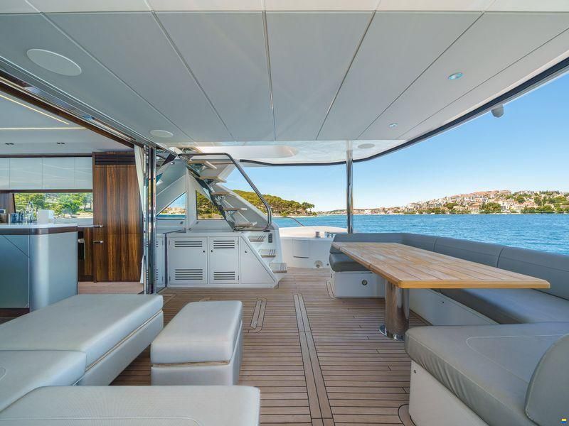 Sunseeker 76 Yacht