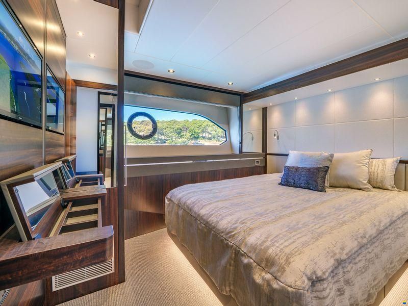 Sunseeker 76 Yacht