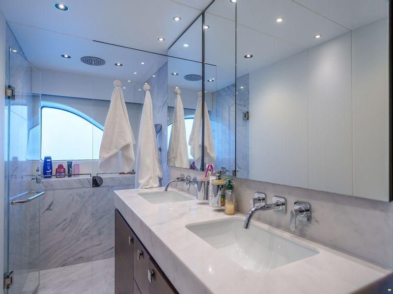 Sunseeker 76 Yacht