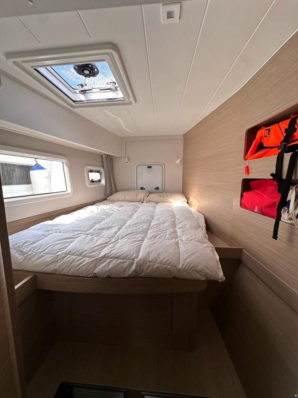 Lagoon 42