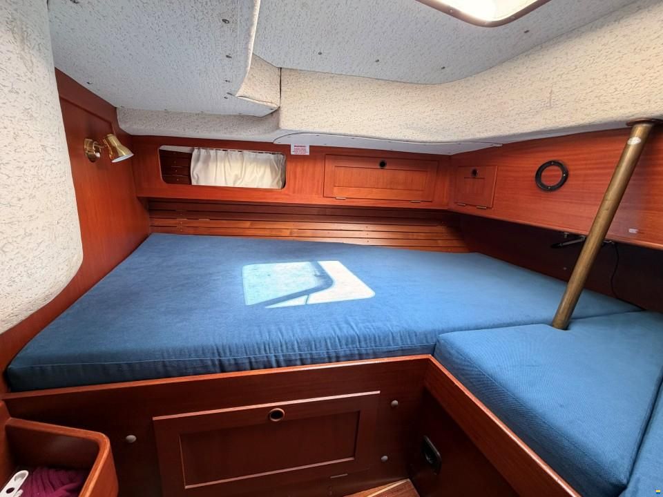 Hallberg-Rassy 352