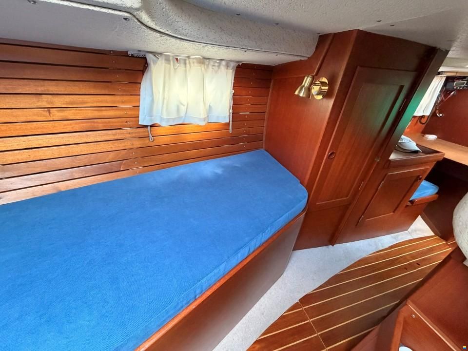 Hallberg-Rassy 352