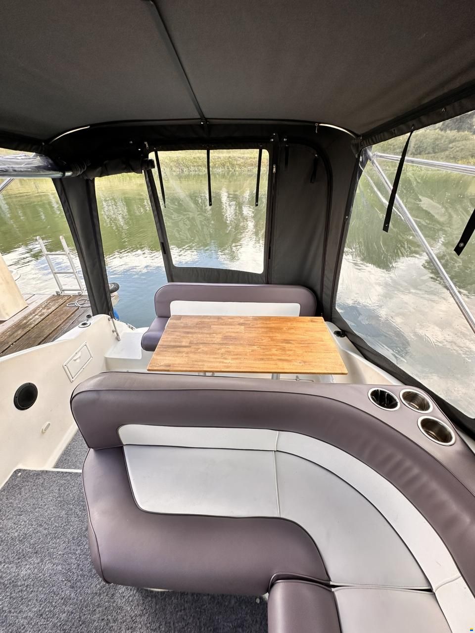 Rinker Fiesta Vee 266