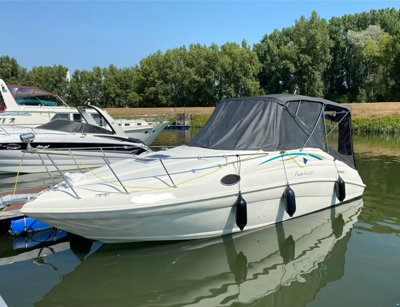 Rinker Fiesta Vee 266