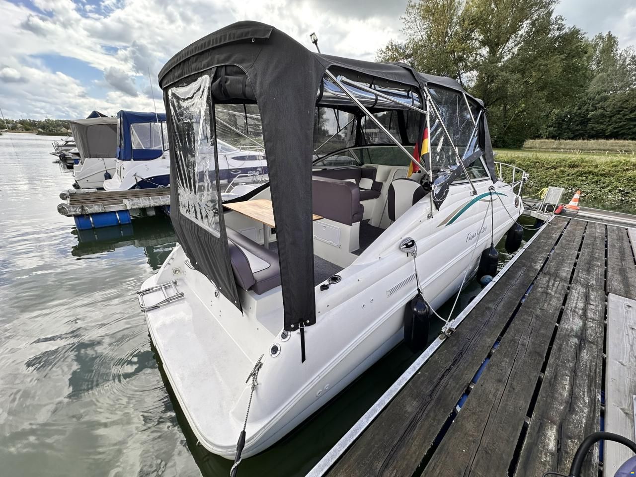 Rinker Fiesta Vee 266
