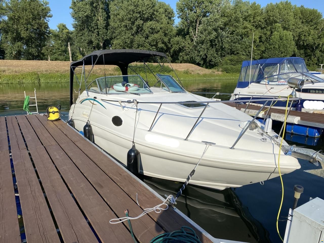 Rinker Fiesta Vee 266