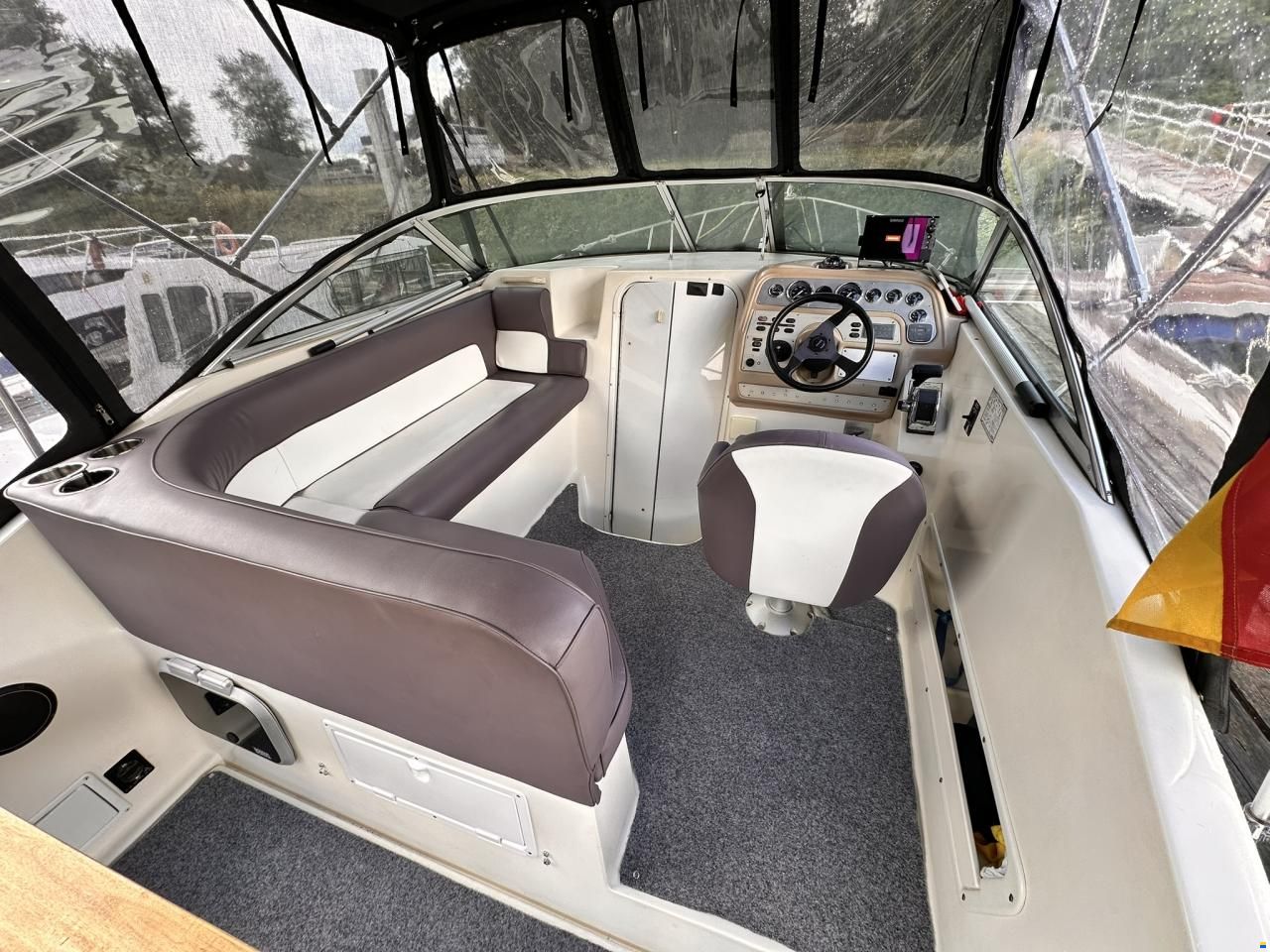 Rinker Fiesta Vee 266