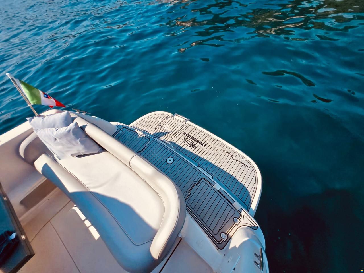 Chaparral 240 Signature
