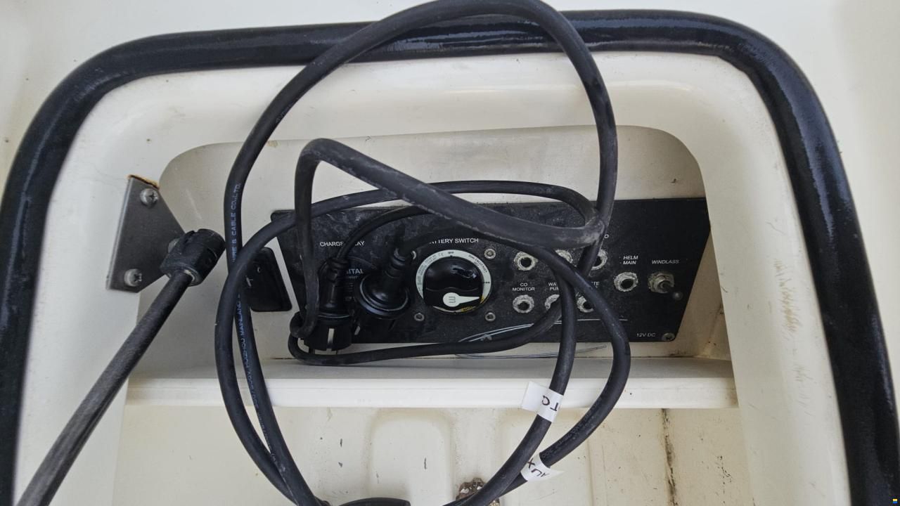 Quicksilver Activ 755 Sundeck
