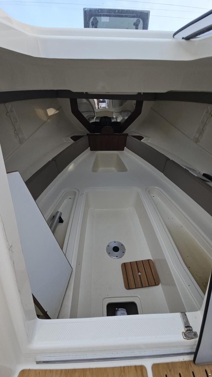Quicksilver Activ 755 Sundeck
