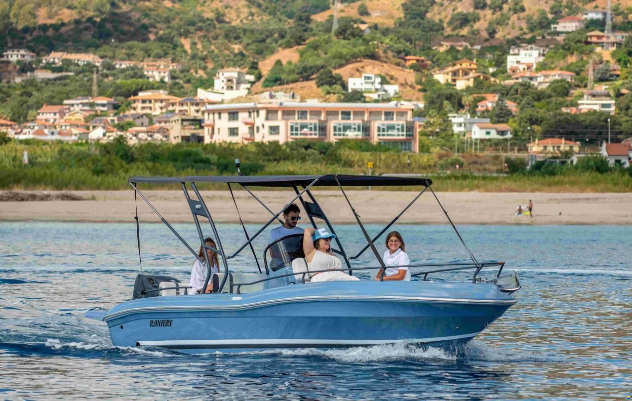 Ranieri Boat Azzura 40th Limited Edition