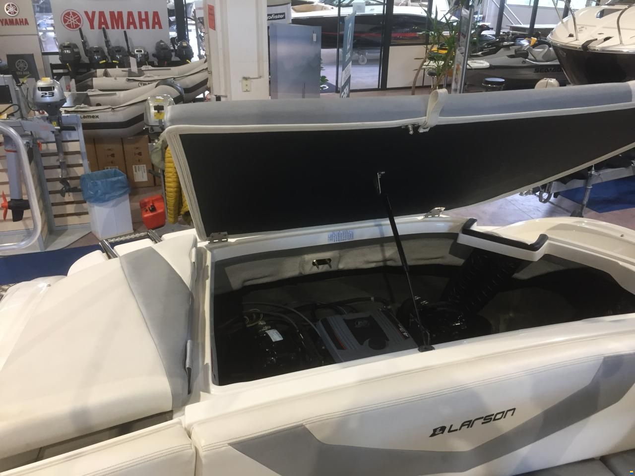 Larson LX 225