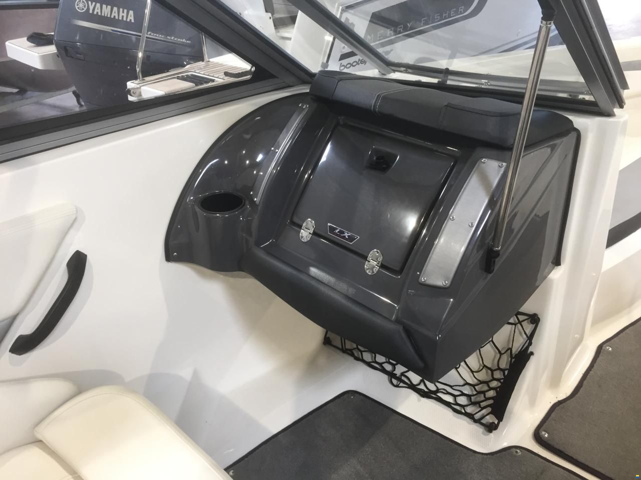 Larson LX 225