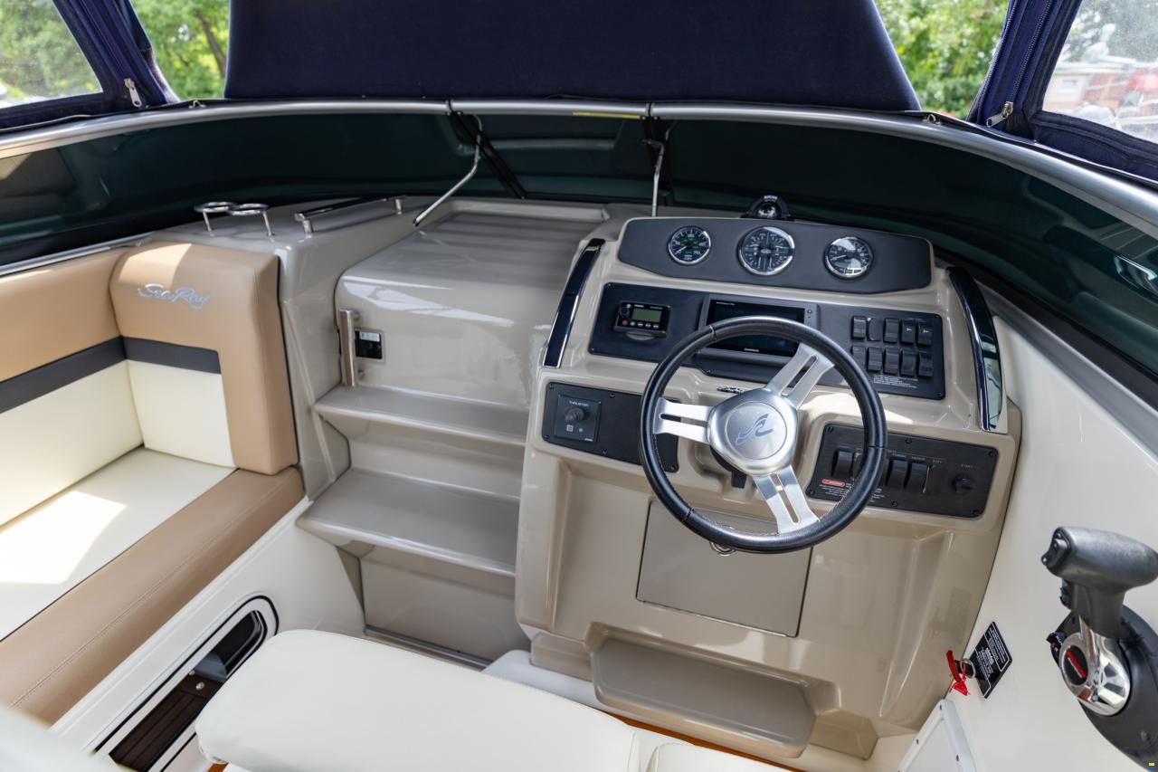 Sea Ray Sundancer 265 DAE
