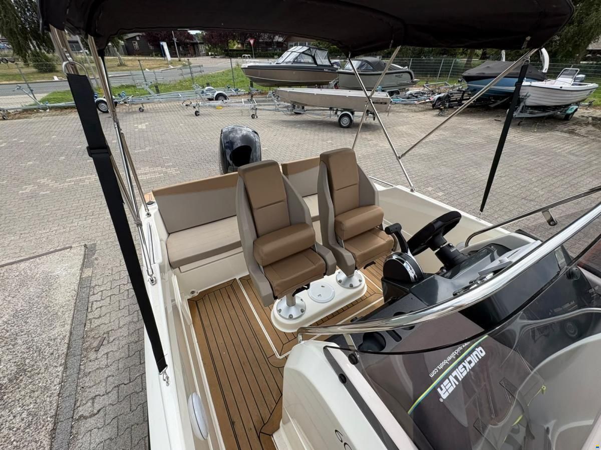 Quicksilver 605 open