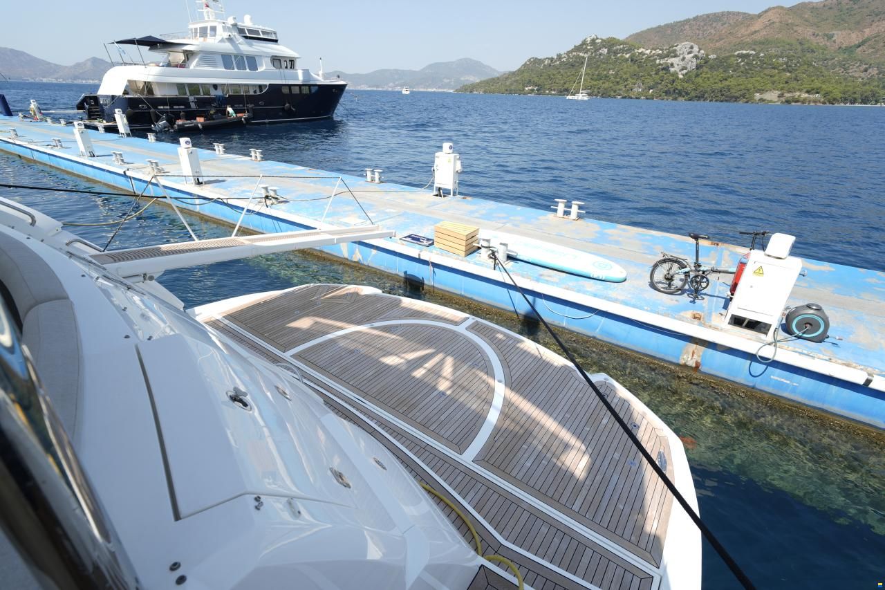 Sunseeker 82
