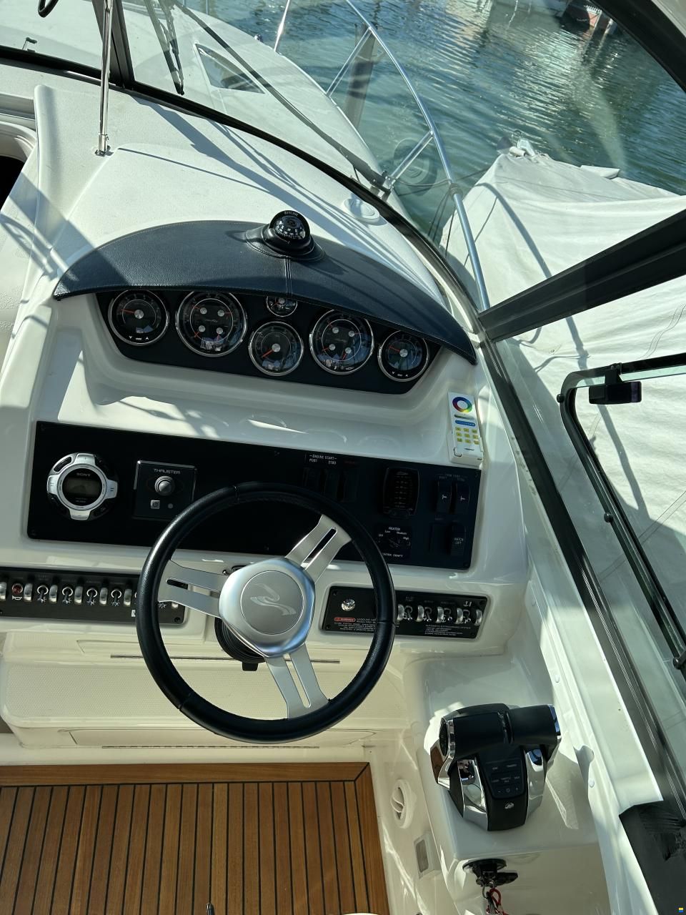 Sea Ray 305 Sundancer Hardtop Cruiser