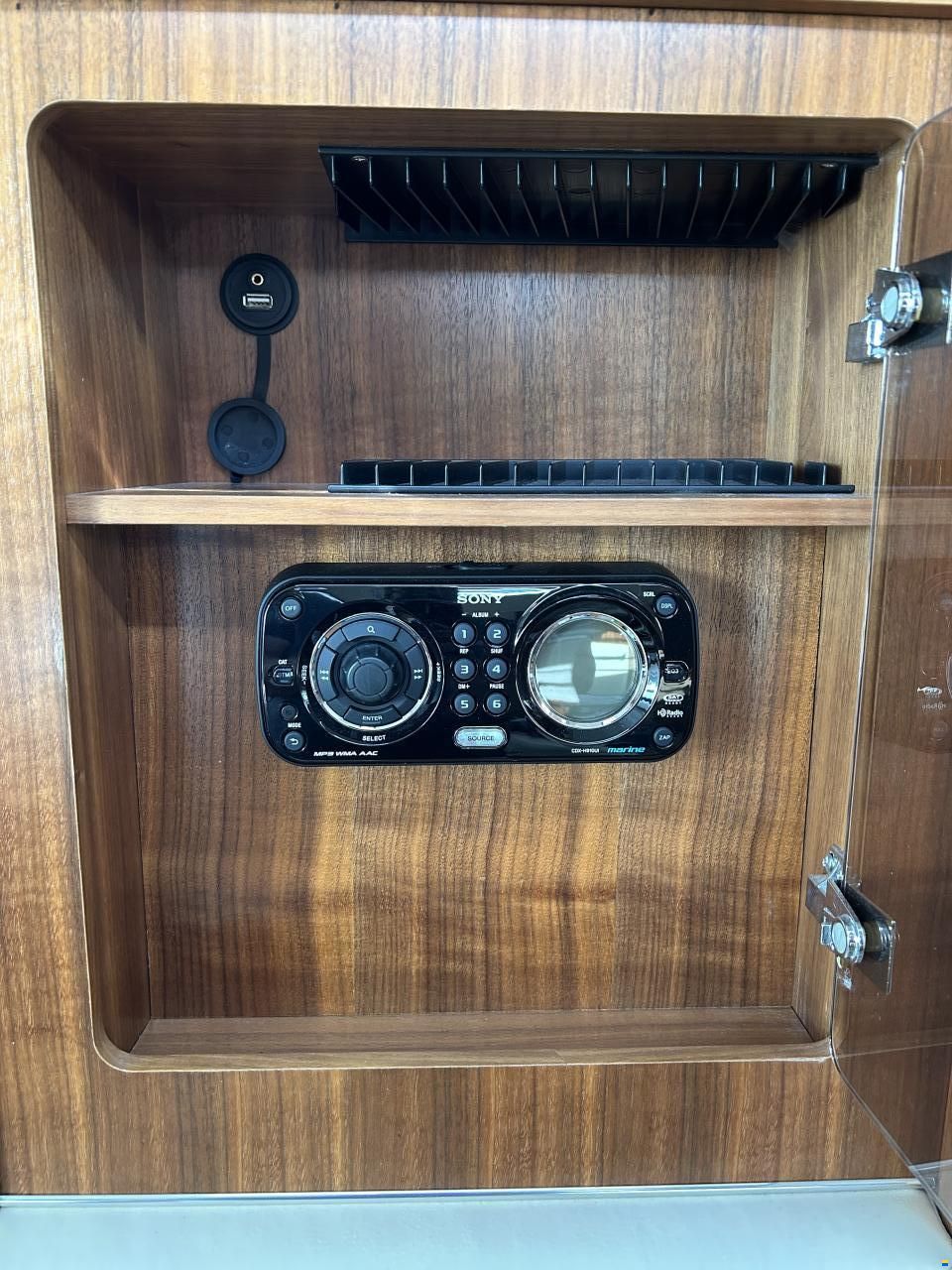 Sea Ray 305 Sundancer Hardtop Cruiser