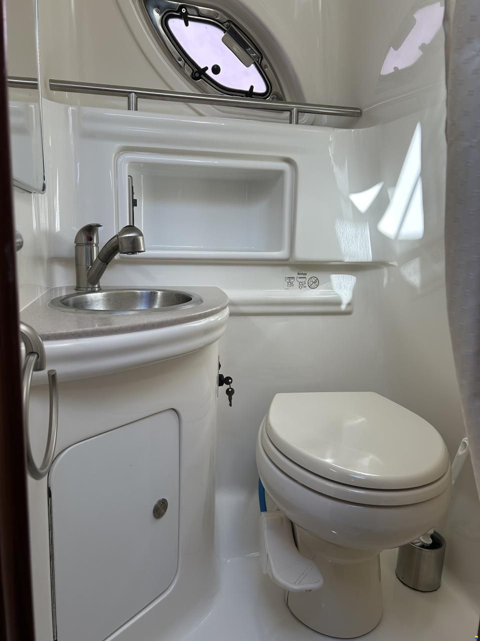 Sea Ray 305 Sundancer Hardtop Cruiser