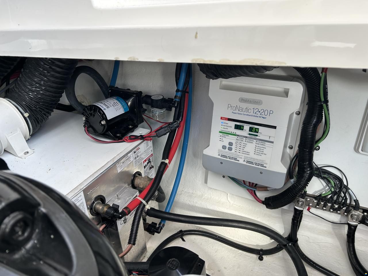 Sea Ray 305 Sundancer Hardtop Cruiser