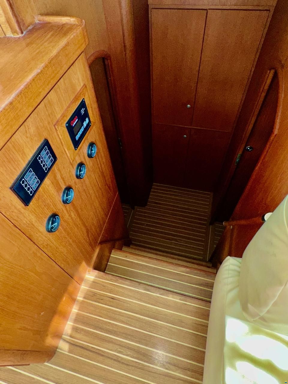 Lagoon 570