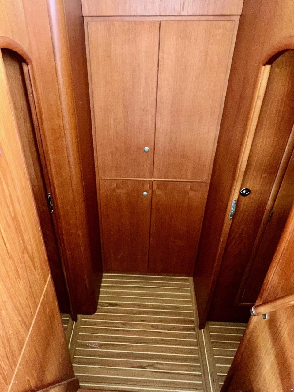 Lagoon 570
