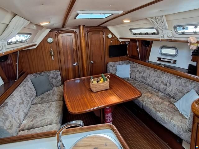 Bavaria 37