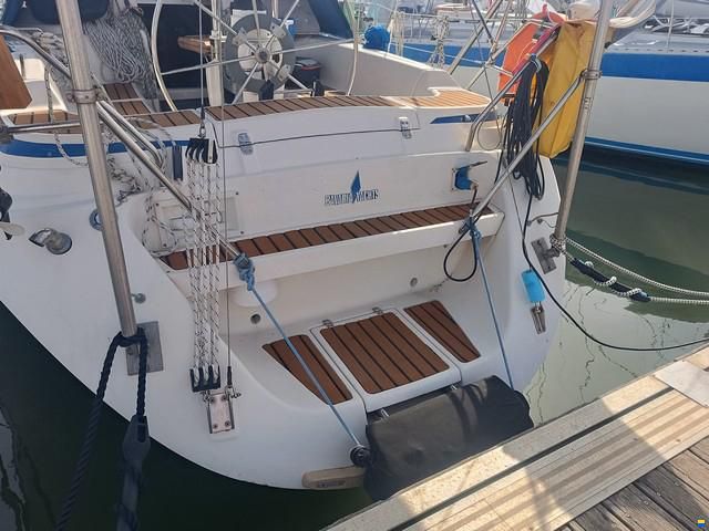 Bavaria 37