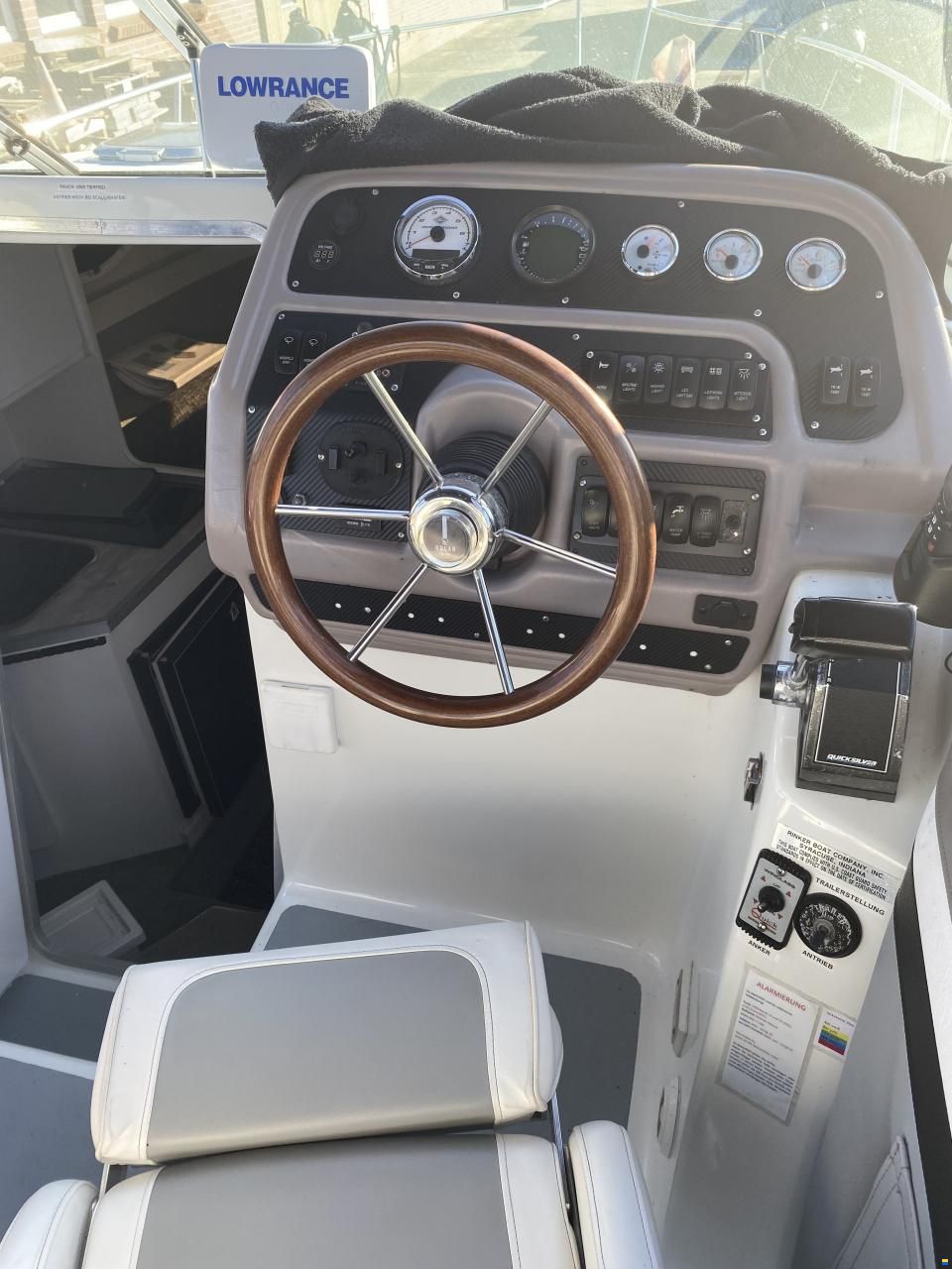 Rinker Fiesta Vee 265