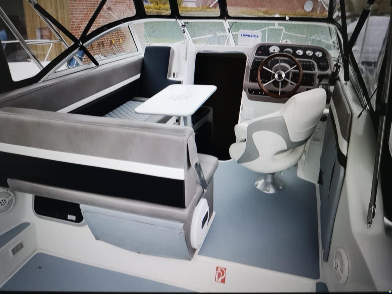 Rinker Fiesta Vee 265