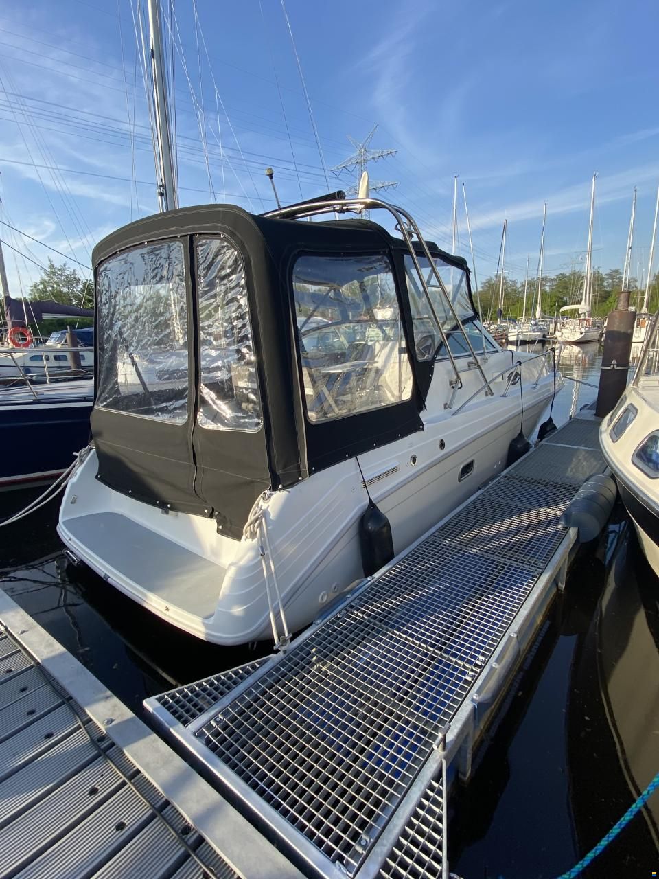 Rinker Fiesta Vee 265