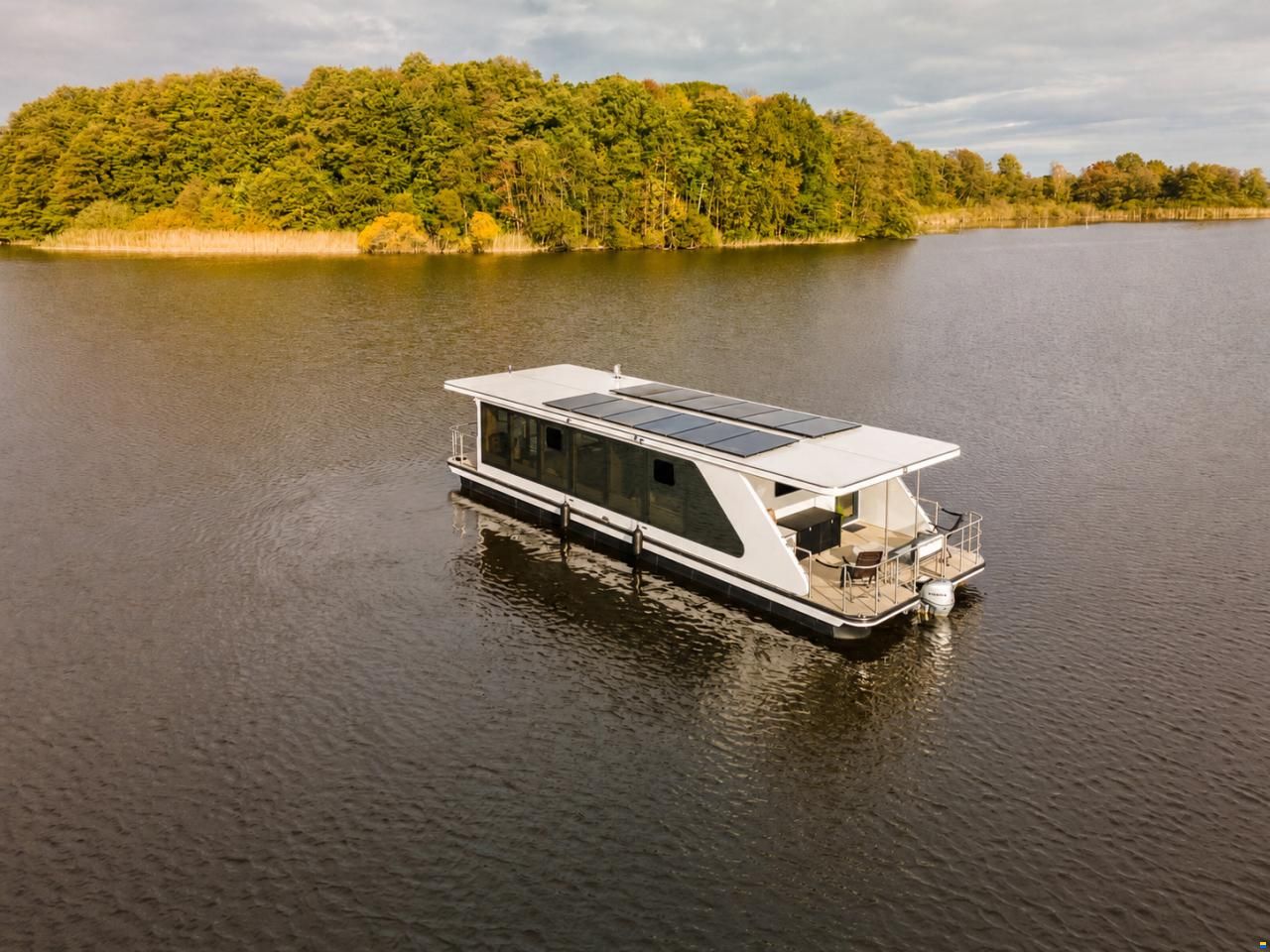 Desidus LAKE SUITE Hausboot | Hausyacht | Solar