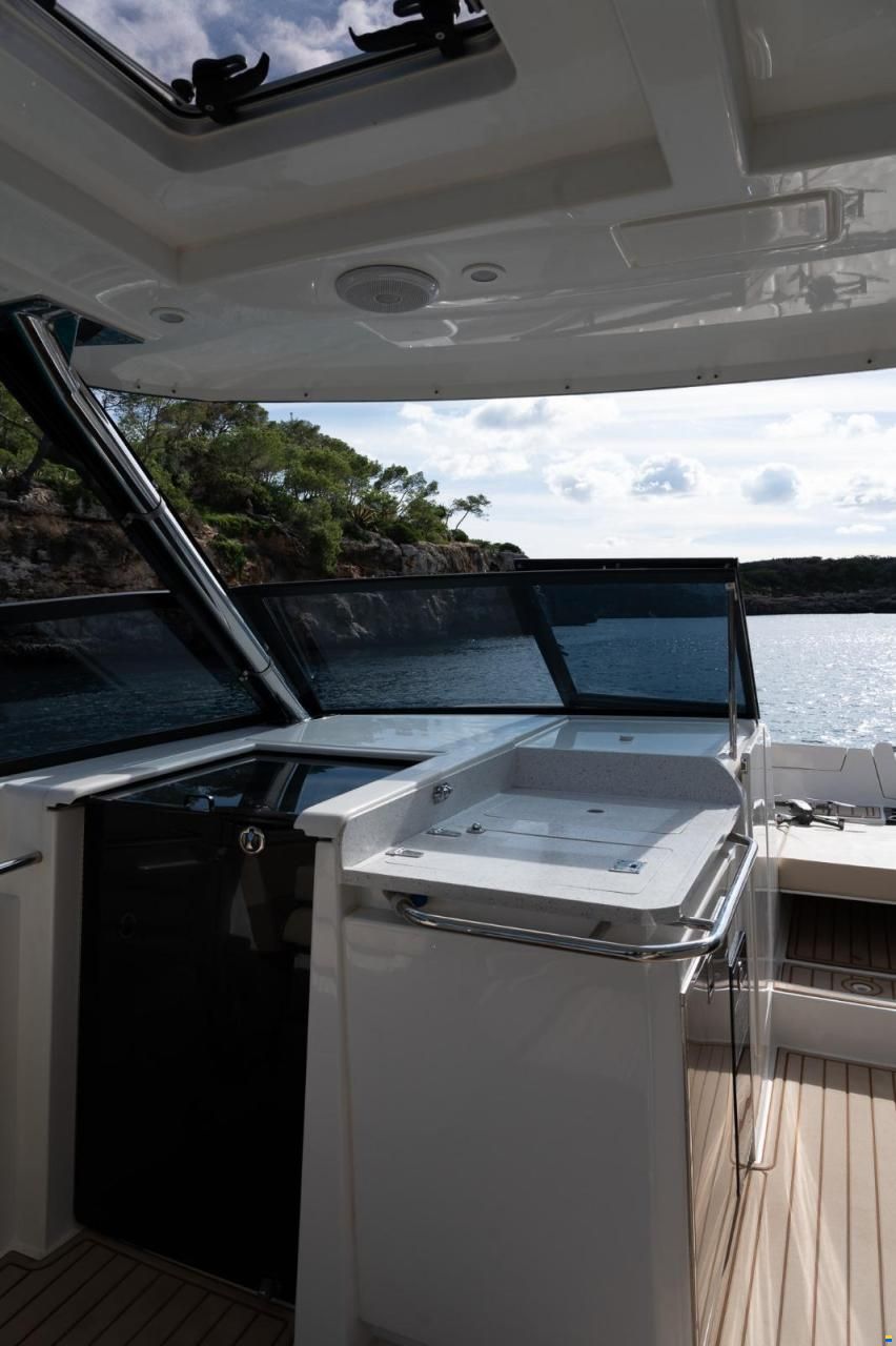 Aquila Catamarans 32 spot