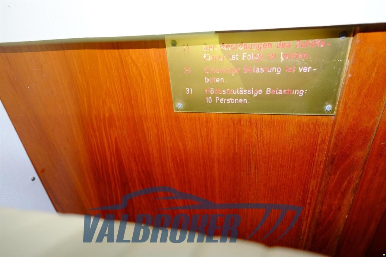 Fjord 32 cabin