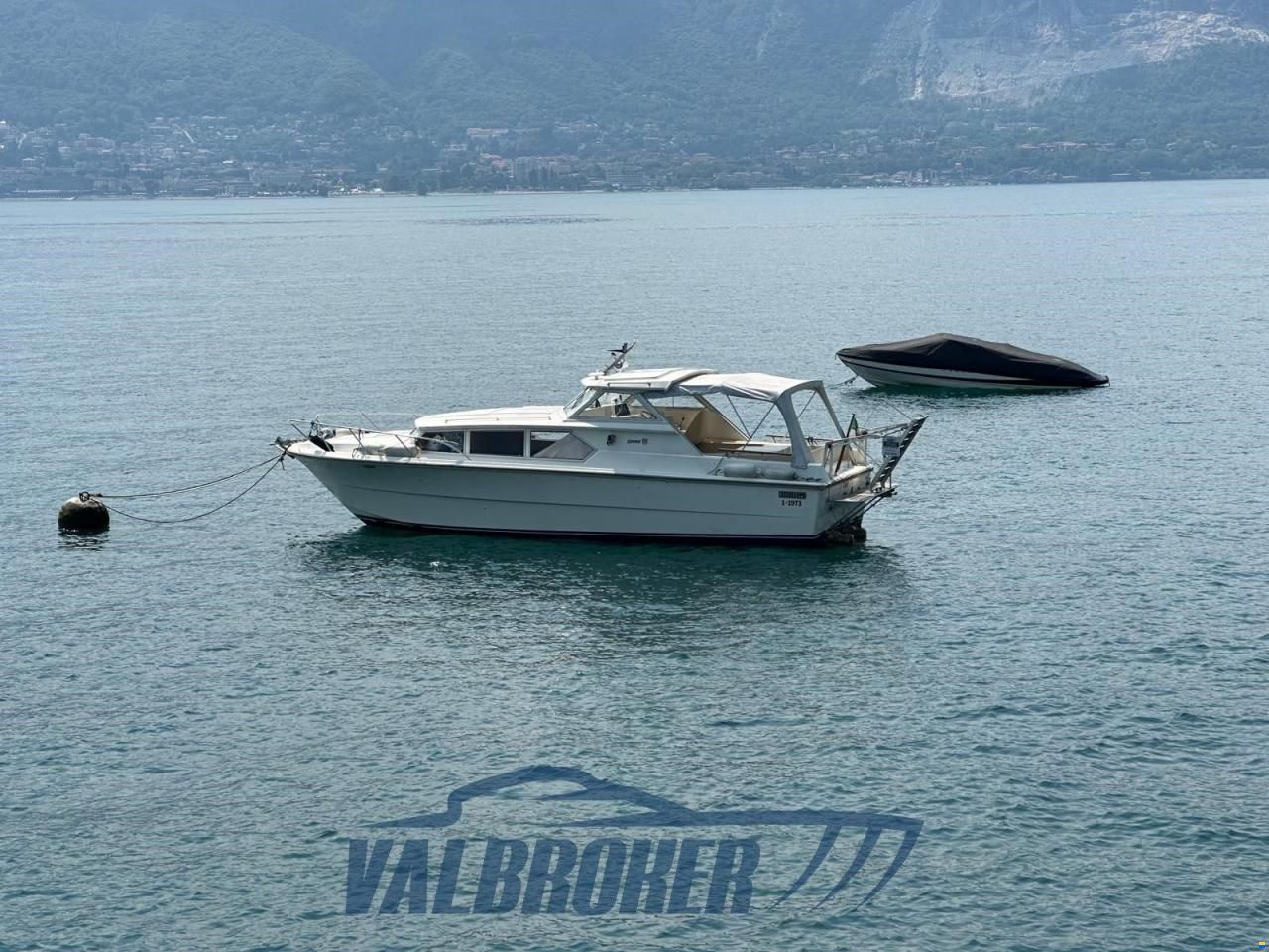 Fjord 32 cabin