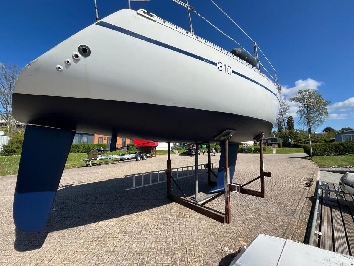Beneteau First 310