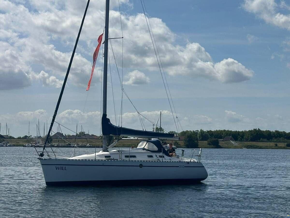 Beneteau First 310