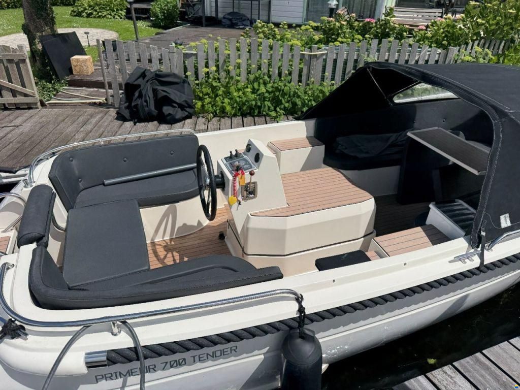 Primeur 700 Tender