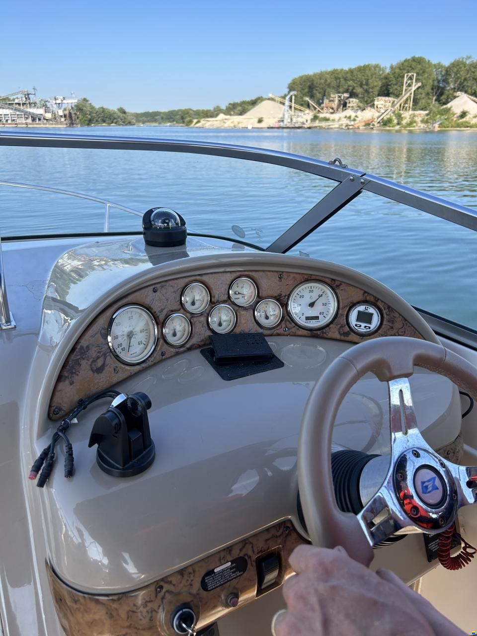 Larson Cabrio 220
