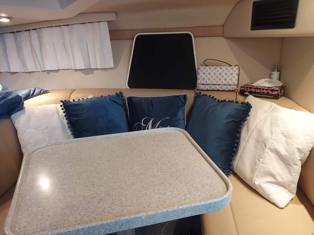 Regal 3060 Express Cruiser