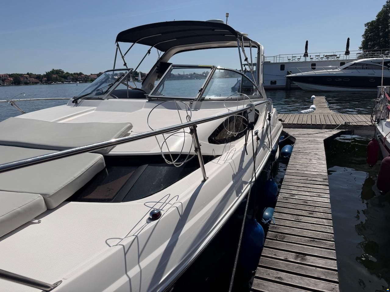 Regal 3060 Express Cruiser