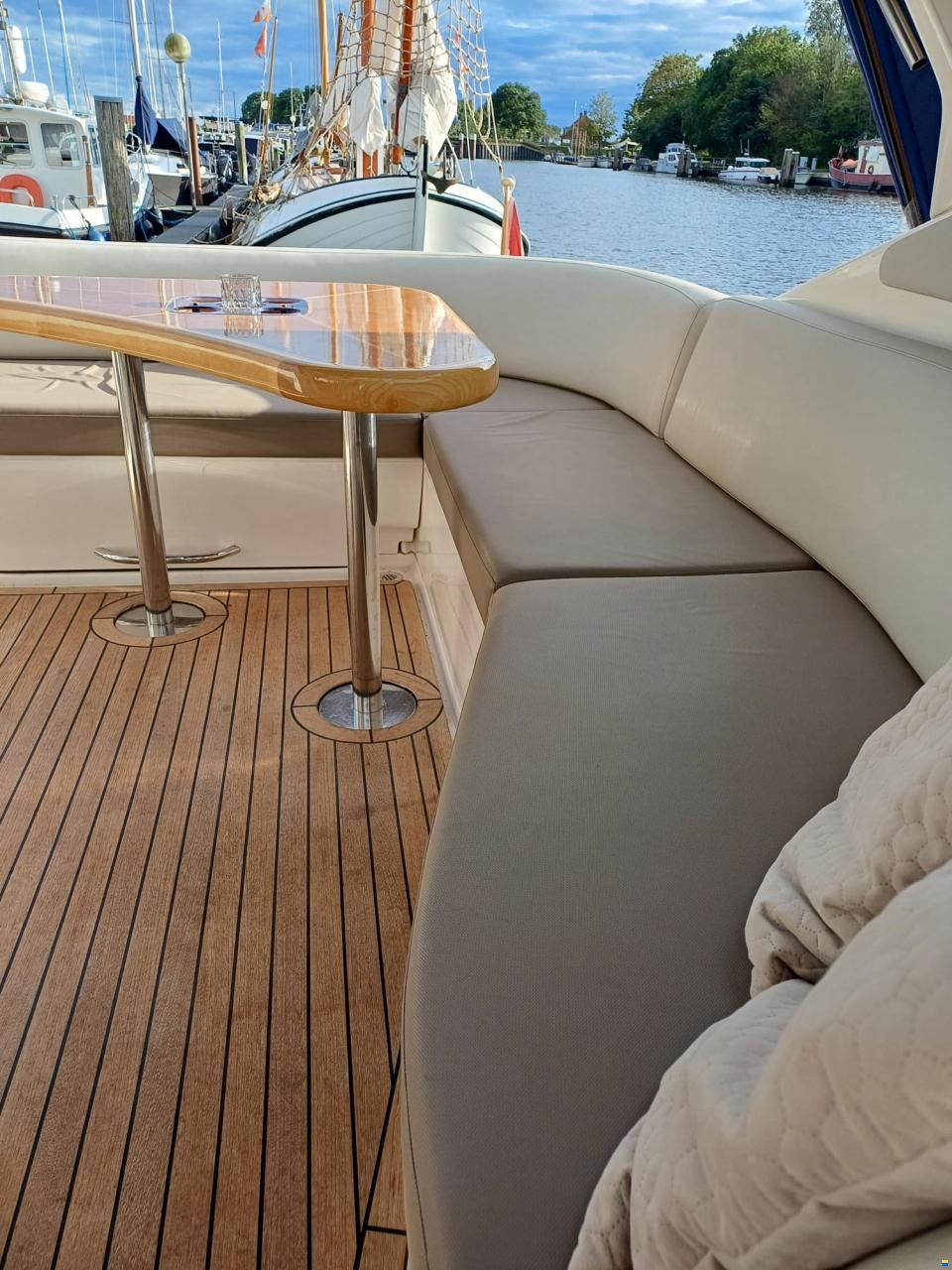 Sealine S360