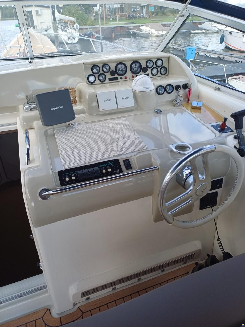 Sealine S360