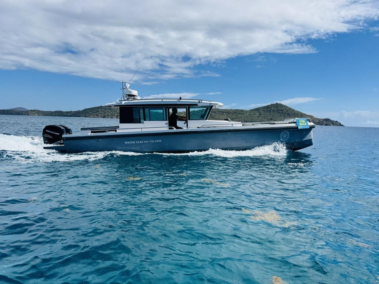 Axopar 37 XC Cross Cabin